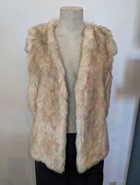 New Faux Fur Vest By Dynamite, Tan Size Large
